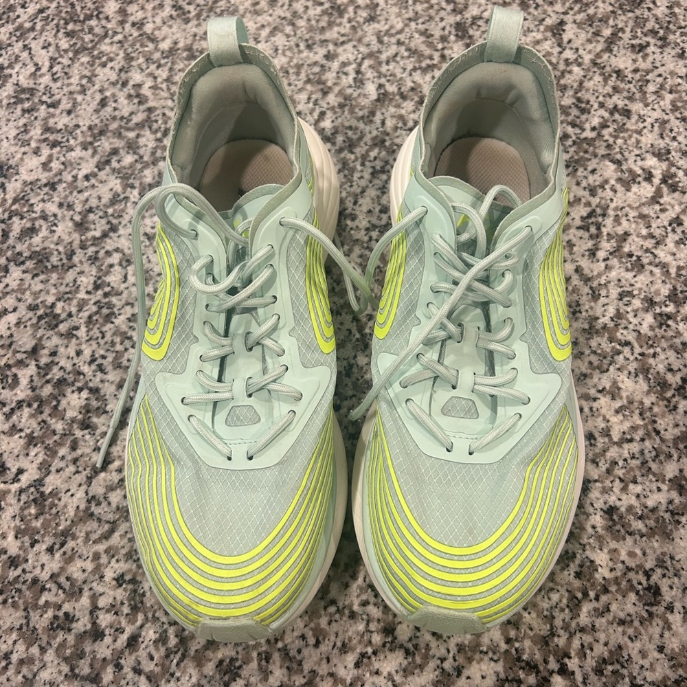 APL SNEAKERS